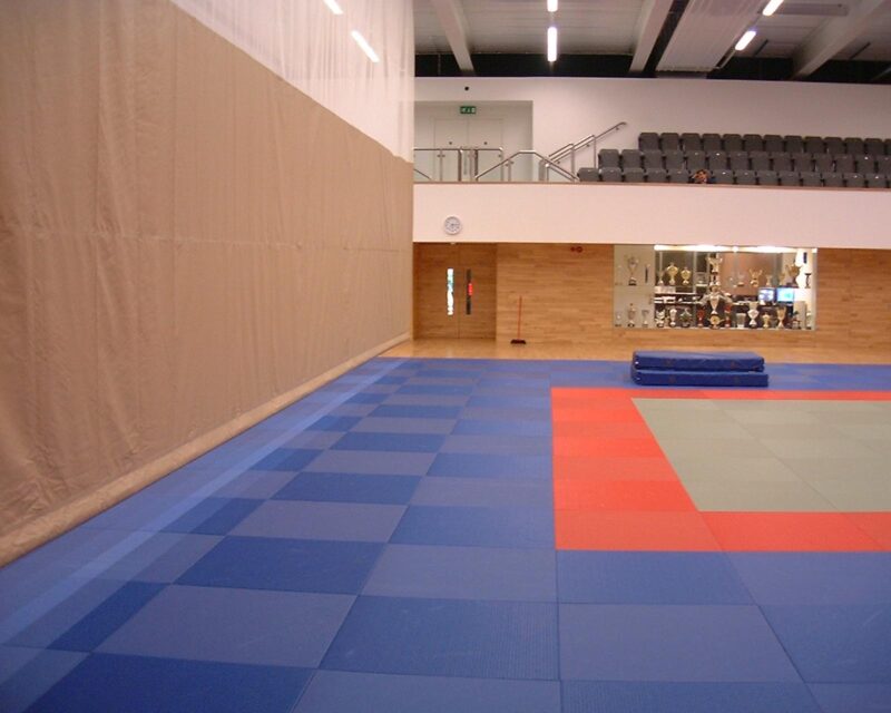 Top roll curtain